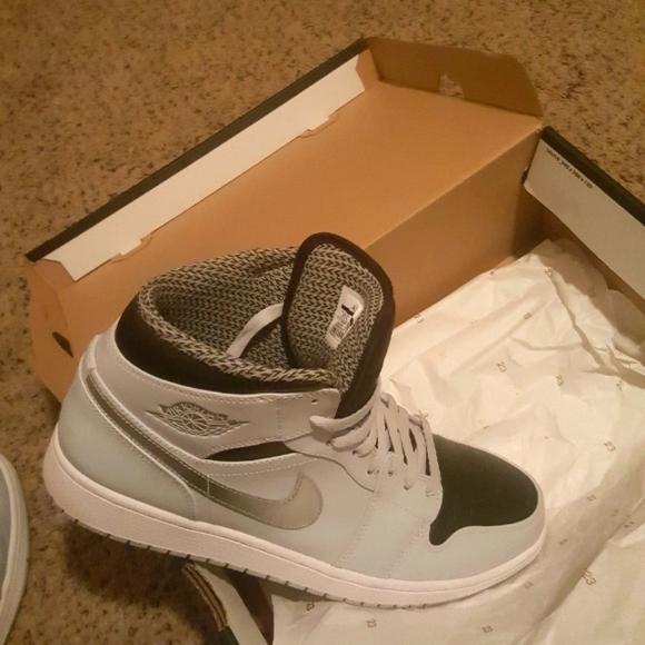 Air Jordan Retro 1 Mid Metallic/white/black/Platinum 554724 032 size 12 - Picture 5 of 10